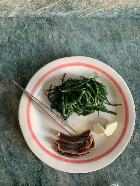 agretti, aglio e alici