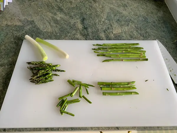 tagliare gli asparagi