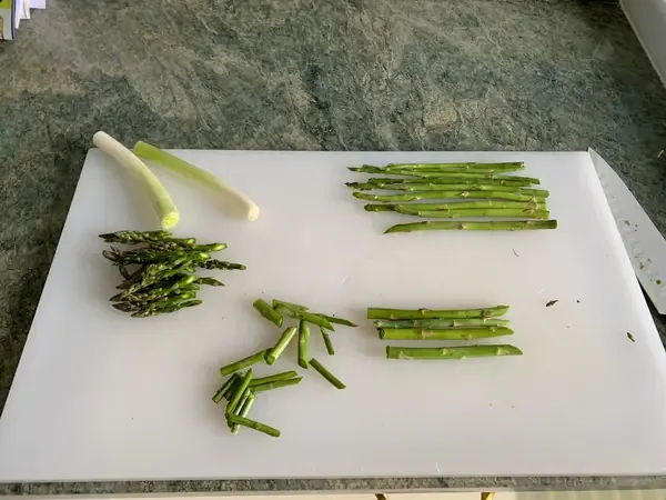 tagliare gli asparagi