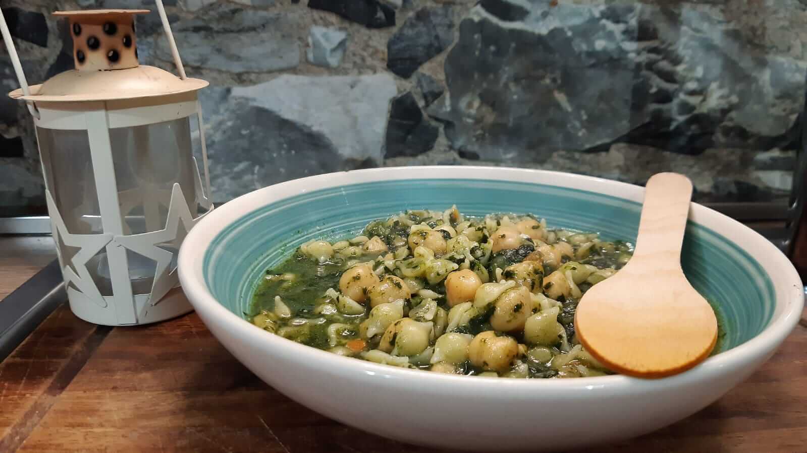 Minestra di cavolo nero e ceci
