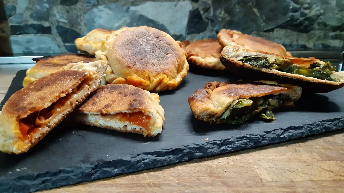 Pizzette di scarola in padella