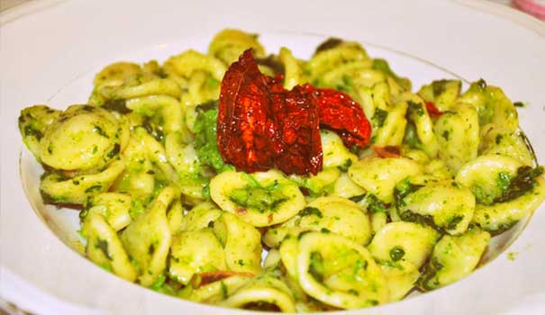 Pasta Con Broccolo Siciliano E Pomodorini Secchi