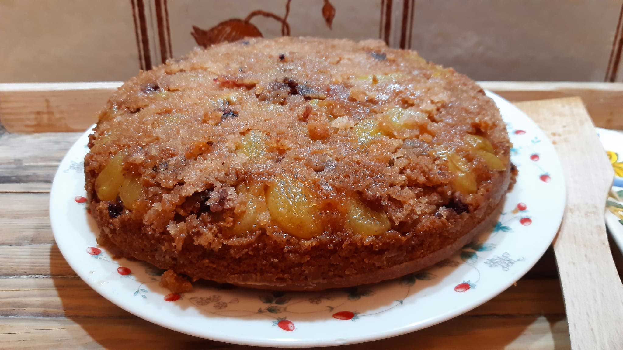 Torta caramellata con uva