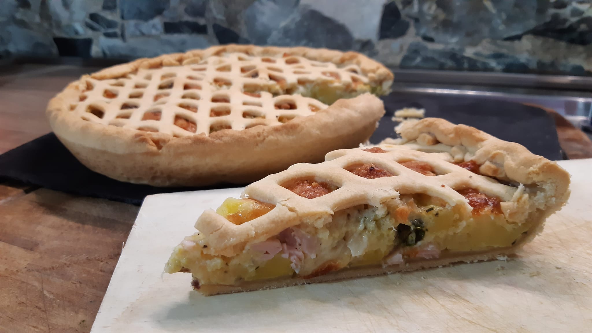 Torta rustica patate, broccolo e prosciutto cotto