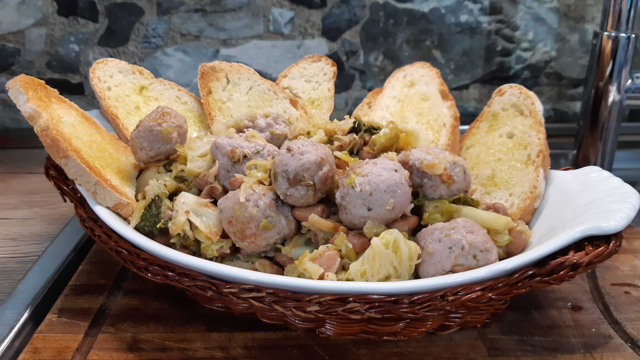 Verza fagioli e salsiccia